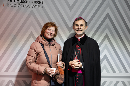 Gratulationsschlange / Erzdiözese Wien/ Schönlaub, Stephan Schönlaub