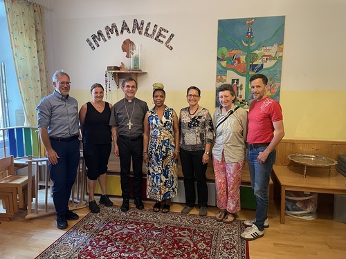 Erzbischof zu Besuch im Mutter-Kind-Haus Immanuel
