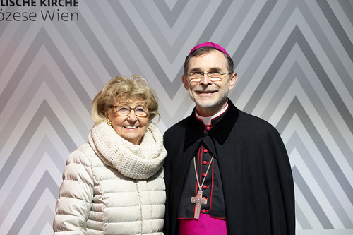Gratulationsschlange / Erzdiözese Wien/ Schönlaub, Stephan Schönlaub
