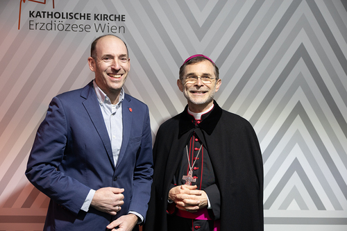 Gratulationsschlange / Erzdiözese Wien/ Schönlaub, Stephan Schönlaub