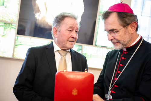 Ordensverleihung / Erzdiözese Wien/ Schönlaub, Stephan Schönlaub Ordensverleihung
