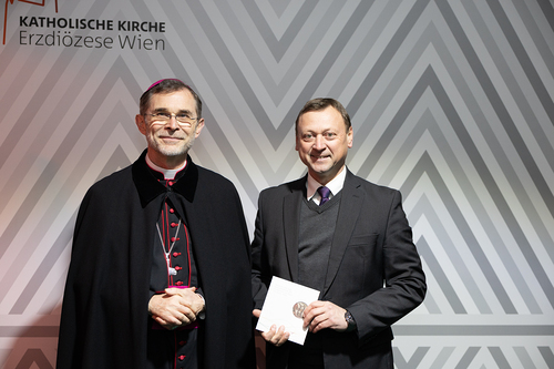 Gratulationsschlange / Erzdiözese Wien/ Schönlaub, Stephan Schönlaub