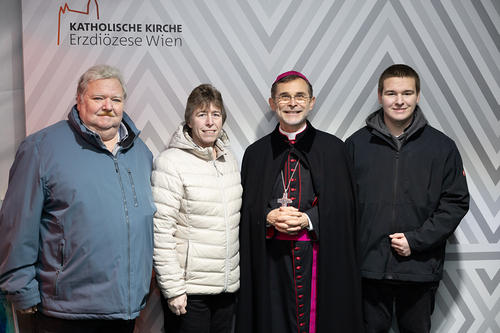 Gratulationsschlange / Erzdiözese Wien/ Schönlaub, Stephan Schönlaub